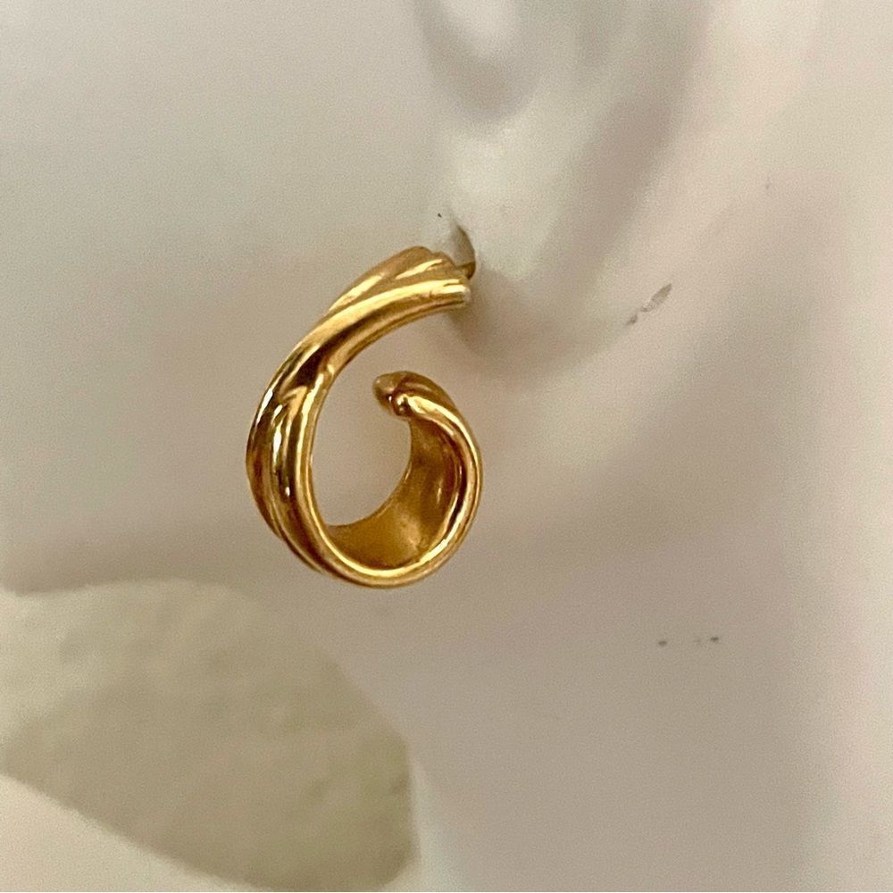 Vintage Avon small gold tone hoops